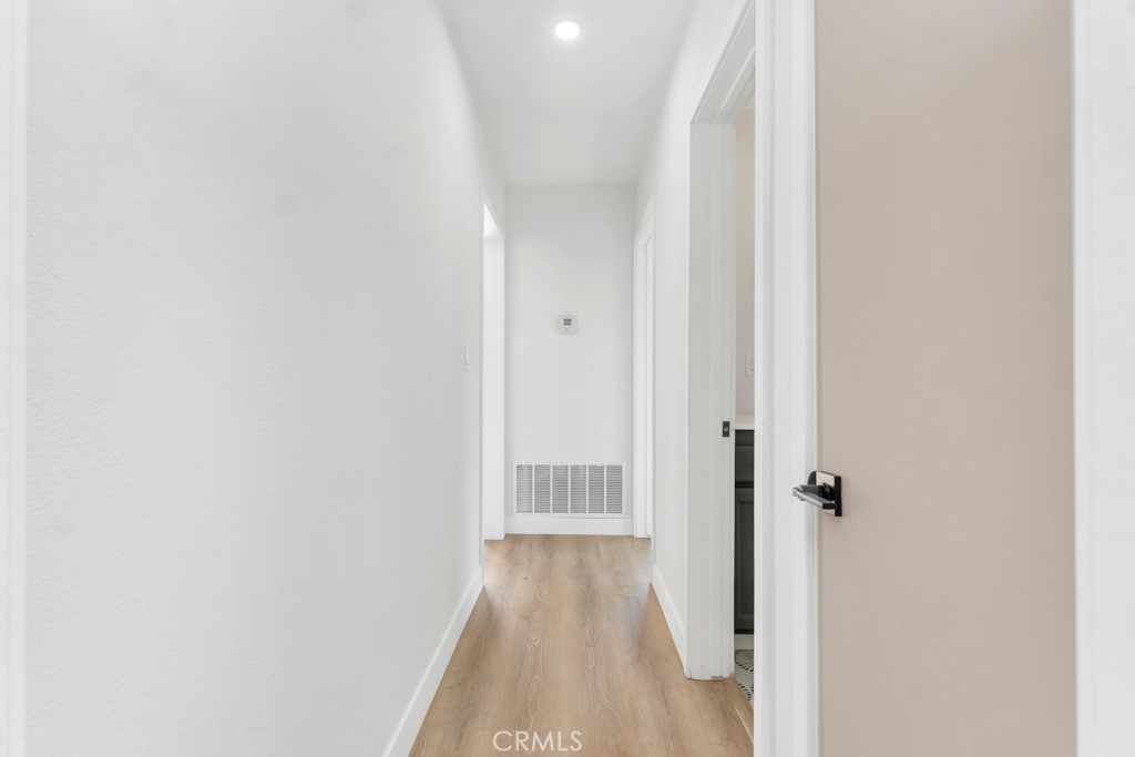 https://media.crmls.org/medias/b3370f8f-057f-4fb7-9790-c871c0724334.jpg?preset=X-Large