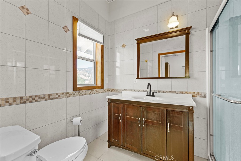 https://media.crmls.org/medias/b3375f13-3b35-4f20-9a88-2827a873ec87.jpg?preset=X-Large