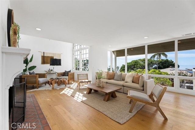 Detail Gallery Image 6 of 40 For 590 Diamond Street, Laguna Beach,  CA 92651 - 5 Beds | 4/1 Baths