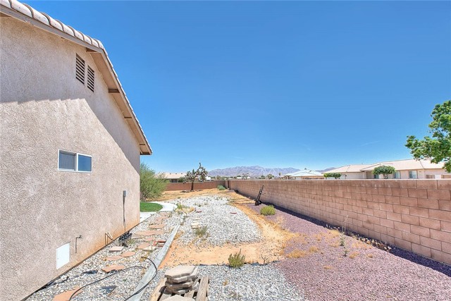 15095 Douglas Street, Apple Valley CA: https://media.crmls.org/medias/b338433f-3c3c-4205-bc3d-af45b3f20ace.jpg