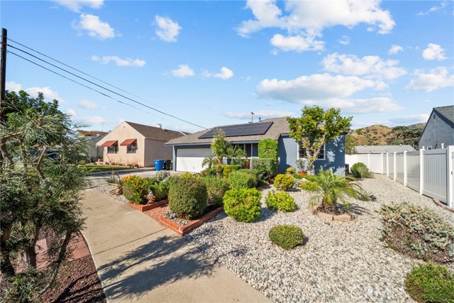 Detail Gallery Image 4 of 38 For 10111 Elkwood, Sun Valley,  CA 91352 - 3 Beds | 1 Baths