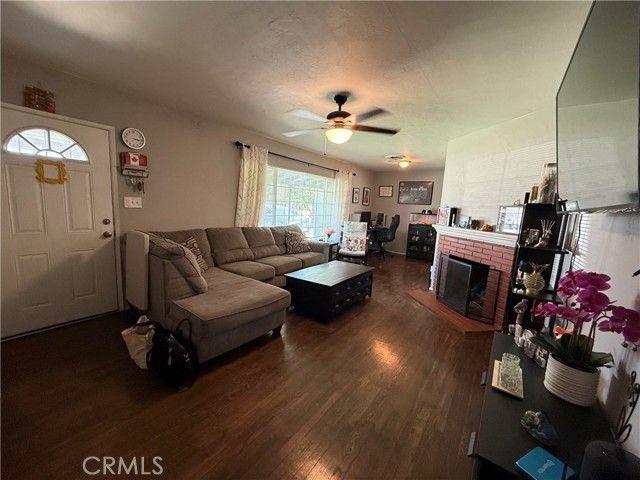 Detail Gallery Image 3 of 14 For 615 Cherokee Dr, Bakersfield,  CA 93309 - 3 Beds | 1 Baths