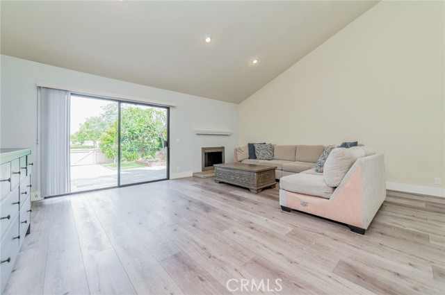 Detail Gallery Image 4 of 27 For 3 Park, Irvine,  CA 92604 - 3 Beds | 2/1 Baths