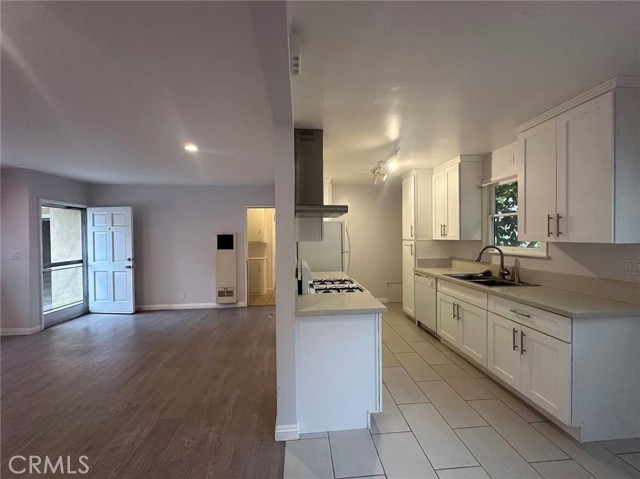 Detail Gallery Image 3 of 13 For 103 N Bonnie Ave, Pasadena,  CA 91106 - 2 Beds | 1 Baths
