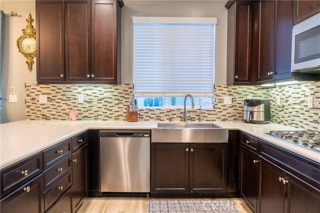 28428 Wild Rose Lane, Highland CA: https://media.crmls.org/medias/b3393c2a-8f0a-4c5b-8338-77506ae6ef01.jpg