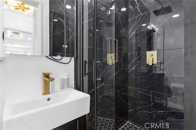 Detail Gallery Image 20 of 23 For 13831 Bessemer, Valley Glen,  CA 91401 - 3 Beds | 2 Baths