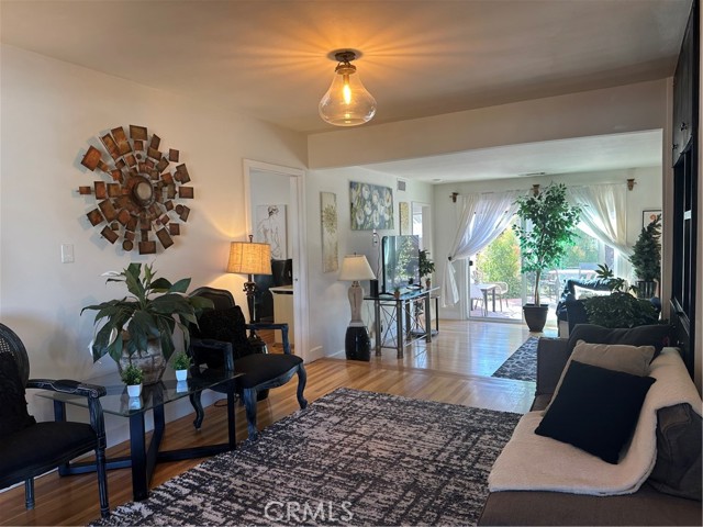 Detail Gallery Image 3 of 16 For 16816 Halper, Encino,  CA 91436 - 3 Beds | 2 Baths