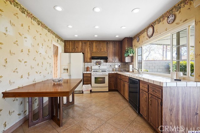 2433 Burlingham Place photo 1