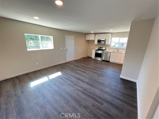 16164 Dianthus Avenue # B, Fontana, California 92335, ,1 BathroomBathrooms,Residential Lease,For Rent,16164 Dianthus Avenue # B,CRIV24168048