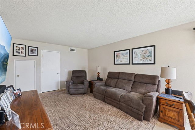 1251 Shakespeare Drive, Riverside CA: https://media.crmls.org/medias/b33b6639-df5f-4cc8-80bc-008b19c41b03.jpg