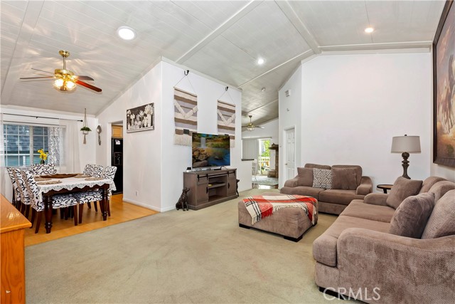Detail Gallery Image 6 of 25 For 329 E Sherwood Bld, Big Bear City,  CA 92314 - 3 Beds | 2 Baths