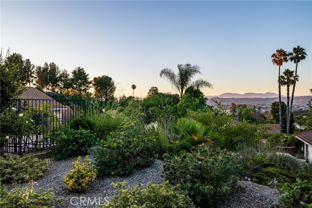 5347 E Big Sky Lane, Anaheim Hills CA: https://media.crmls.org/medias/b33b82ba-ce8c-4585-9360-a69d795bd80b.jpg