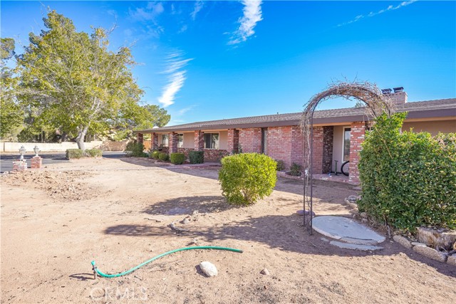 14415 Erie, Apple Valley CA: https://media.crmls.org/medias/b33bc315-d84d-4c78-bc4f-7e4213d267b0.jpg