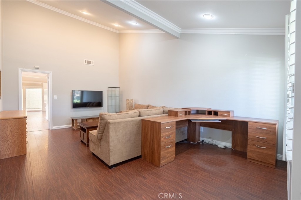 https://media.crmls.org/medias/b33be7c8-7623-4e21-8a06-038fe6249252.jpg?preset=X-Large