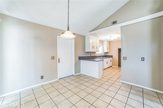 Detail Gallery Image 7 of 33 For 15056 Dakota St, Victorville,  CA 92394 - 3 Beds | 2 Baths