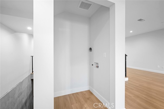 Detail Gallery Image 15 of 38 For 357 Harvey Dr #102,  Glendale,  CA 91206 - 3 Beds | 2/1 Baths