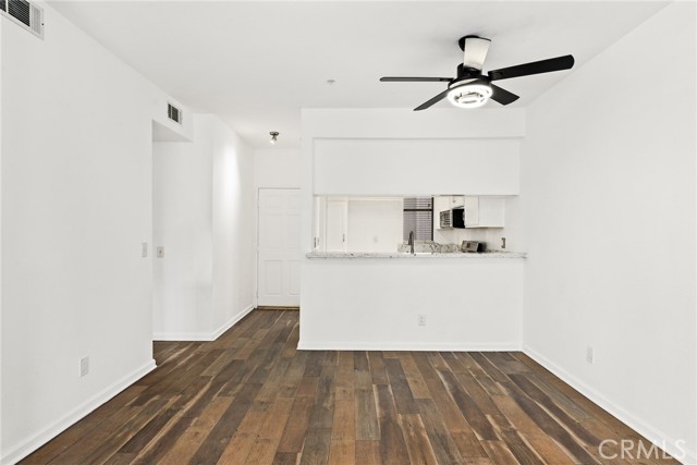 Detail Gallery Image 11 of 30 For 555 Maine #210,  Long Beach,  CA 90802 - 2 Beds | 2 Baths