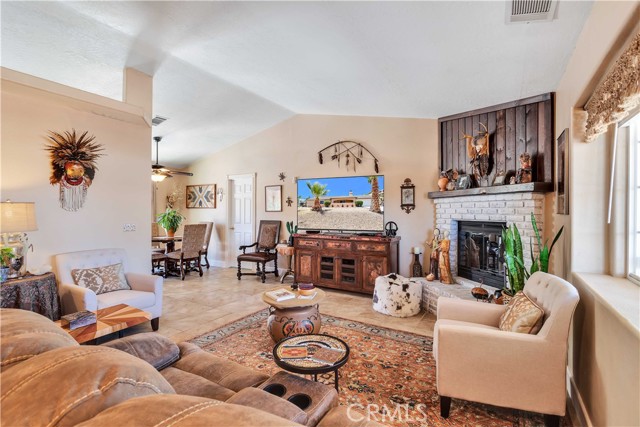 Detail Gallery Image 12 of 53 For 57490 Redondo St, Yucca Valley,  CA 92284 - 3 Beds | 2 Baths