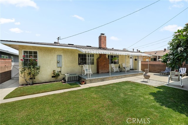 2137 Ostrom Avenue, Long Beach CA: https://media.crmls.org/medias/b33e715f-a670-4d43-8d54-332f18d33576.jpg