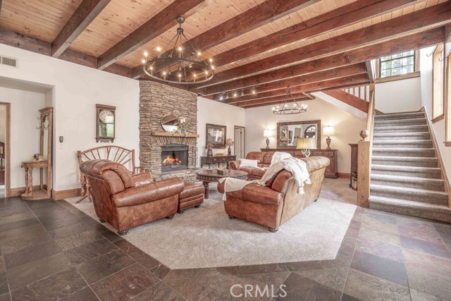 42385 Fox Farm Road, Big Bear Lake CA: https://media.crmls.org/medias/b33ee86e-8ac7-4dd9-92a6-201bcbf8a70b.jpg