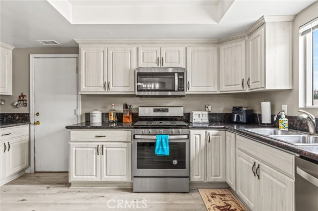 Detail Gallery Image 16 of 74 For 3998 Bluff, Norco,  CA 92860 - 4 Beds | 2/1 Baths