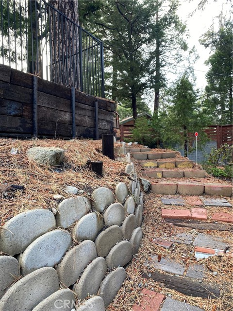 Detail Gallery Image 2 of 27 For 558 Rose Ln, Twin Peaks,  CA 92391 - 3 Beds | 2/1 Baths
