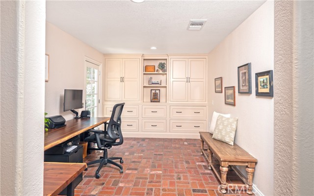 Image 19 of 75 For 2372 Shadow Hill Drive