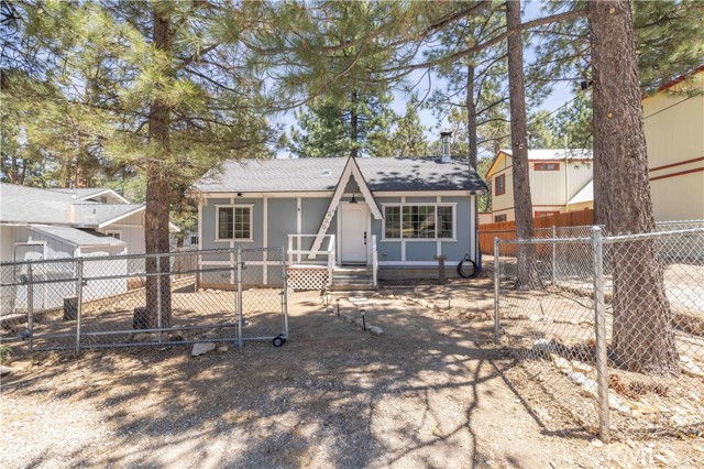 Detail Gallery Image 1 of 28 For 225 Sunset Ln, Sugarloaf,  CA 92386 - 2 Beds | 1 Baths