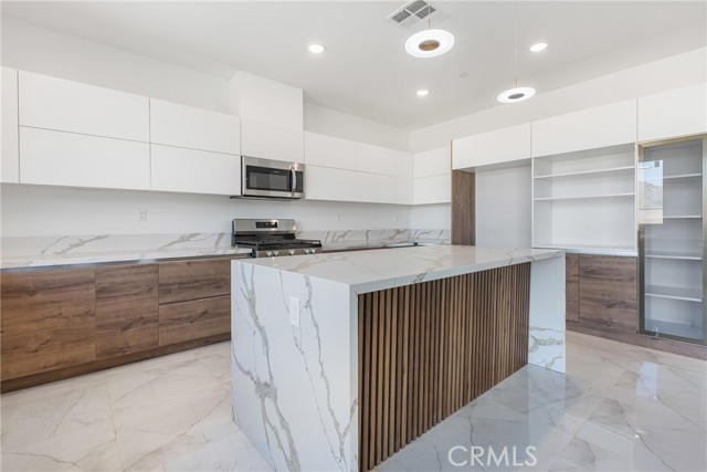 Detail Gallery Image 14 of 46 For 14424 Buvan Ct, Moreno Valley,  CA 92555 - 5 Beds | 3/1 Baths