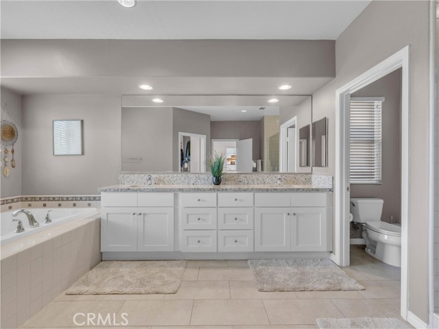 5637 Como Circle, Woodland Hills CA: https://media.crmls.org/medias/b343628d-00e4-4b0a-84a9-722289a24e65.jpg