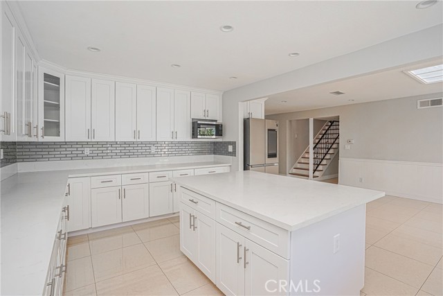 6053 Ronald Circle, Cypress CA: https://media.crmls.org/medias/b3437638-a4e5-4297-b150-93ea14777487.jpg
