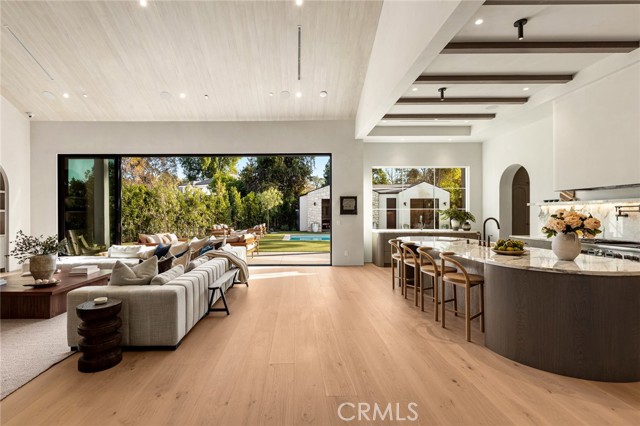 Detail Gallery Image 7 of 62 For 19026 Sprague St, Tarzana,  CA 91356 - 6 Beds | 6/1 Baths