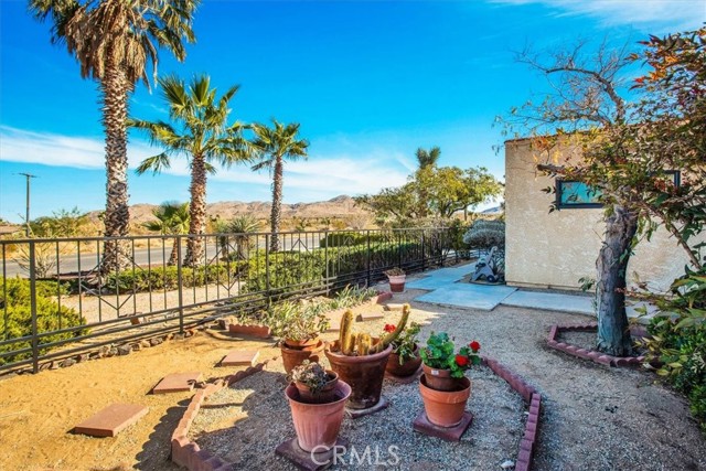 Detail Gallery Image 5 of 39 For 8318 Palomar Ave, Yucca Valley,  CA 92284 - 2 Beds | 2 Baths