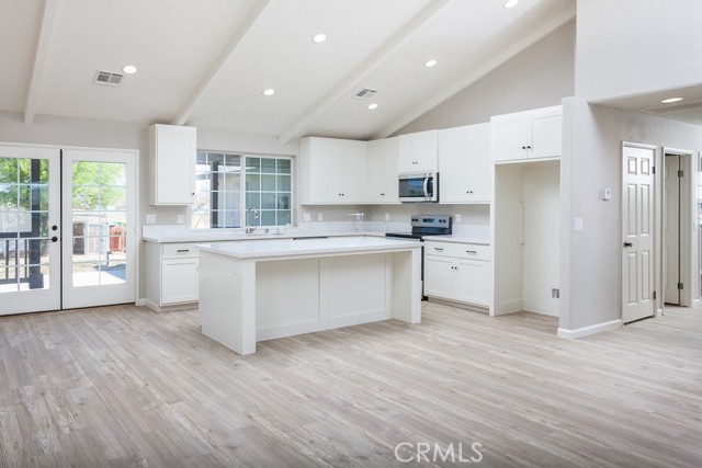 7087 W Avenue A, Rosamond CA: https://media.crmls.org/medias/b3446723-150e-454f-acc4-6cb4732227fd.jpg