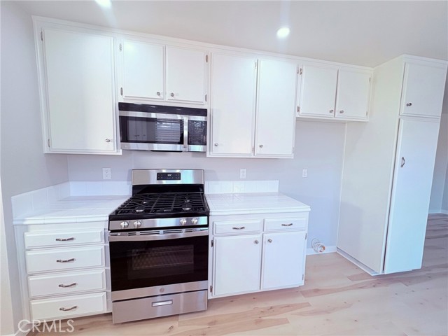 Detail Gallery Image 4 of 15 For 3515 W Avenue J4, Lancaster,  CA 93536 - 4 Beds | 3 Baths