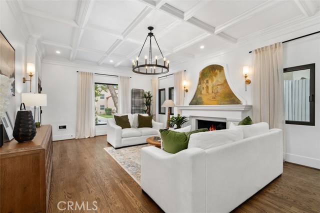 6373 W 6TH Street, Los Angeles CA: https://media.crmls.org/medias/b3467c10-e737-4148-a820-5e7f801f5ce7.jpg