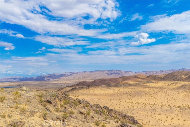 67859 Valle Vista Road, 29 Palms CA: https://media.crmls.org/medias/b347bfe7-470d-4a80-86c8-cd938529806e.jpg