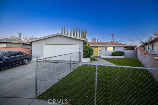 Detail Gallery Image 1 of 31 For 43822 Loneoak Ave, Lancaster,  CA 93534 - 4 Beds | 2 Baths