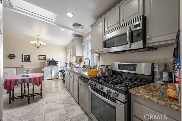 Detail Gallery Image 14 of 50 For 4837 Avalon, Yucca Valley,  CA 92284 - 4 Beds | 2/1 Baths