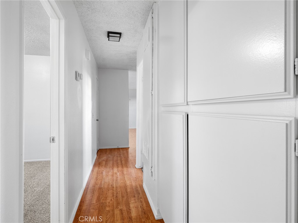 https://media.crmls.org/medias/b348a9ae-0b58-4bd0-a1a7-7d79e0e14940.jpg?preset=X-Large
