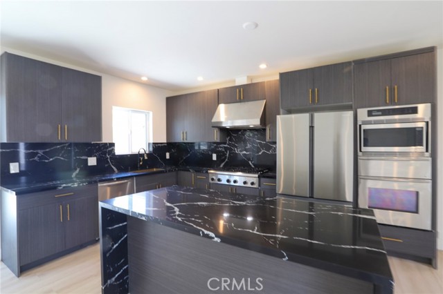 Detail Gallery Image 17 of 35 For 8129 Radford Ave, North Hollywood,  CA 91605 - 6 Beds | 4 Baths