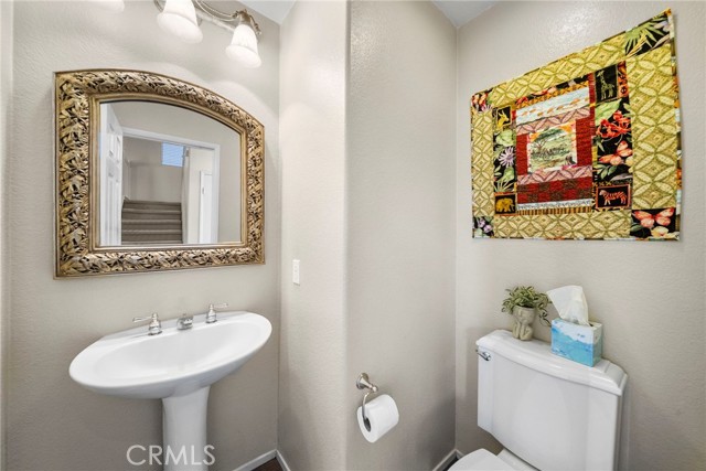 Detail Gallery Image 16 of 45 For 28246 Deer Ct, Canyon Country,  CA 91351 - 4 Beds | 2/1 Baths