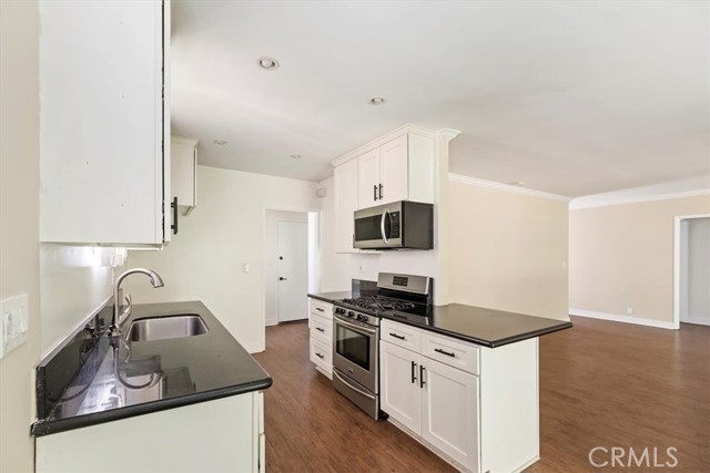 4402 Highgrove Avenue, Torrance CA: https://media.crmls.org/medias/b348f520-586d-4e9d-8f6a-676b8168ca89.jpg