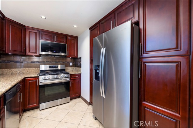 Detail Gallery Image 10 of 29 For 15942 Alta Vista Dr #D,  La Mirada,  CA 90638 - 2 Beds | 2 Baths