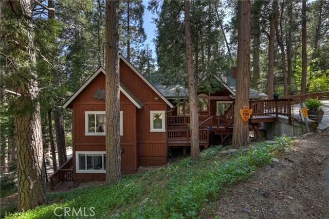 Detail Gallery Image 3 of 34 For 405 Terrace Rd, Lake Arrowhead,  CA 92352 - 2 Beds | 2 Baths