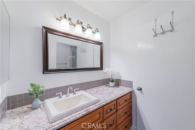 Detail Gallery Image 11 of 13 For 37 Tarocco, Irvine,  CA 92618 - 2 Beds | 2 Baths