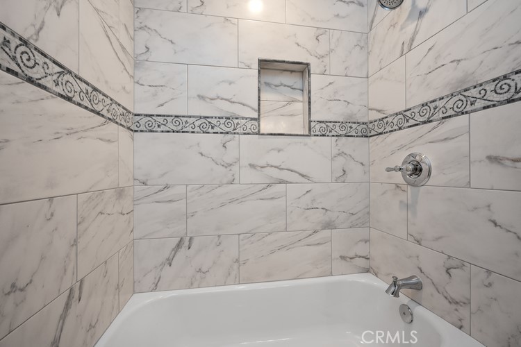 https://media.crmls.org/medias/b3497c3c-55f2-411b-91b1-2555b48bfb20.jpg?preset=X-Large