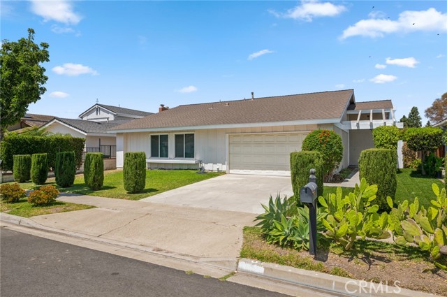 Detail Gallery Image 2 of 25 For 17601 Manchester Ave, Irvine,  CA 92614 - 4 Beds | 2 Baths