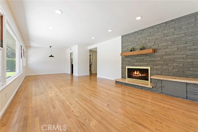 Image 4 of 38 For 883 Leadora Avenue