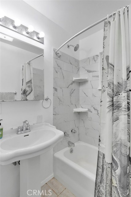 Detail Gallery Image 19 of 39 For 19385 Saint Timothy Ct, Apple Valley,  CA 92307 - 3 Beds | 2/1 Baths